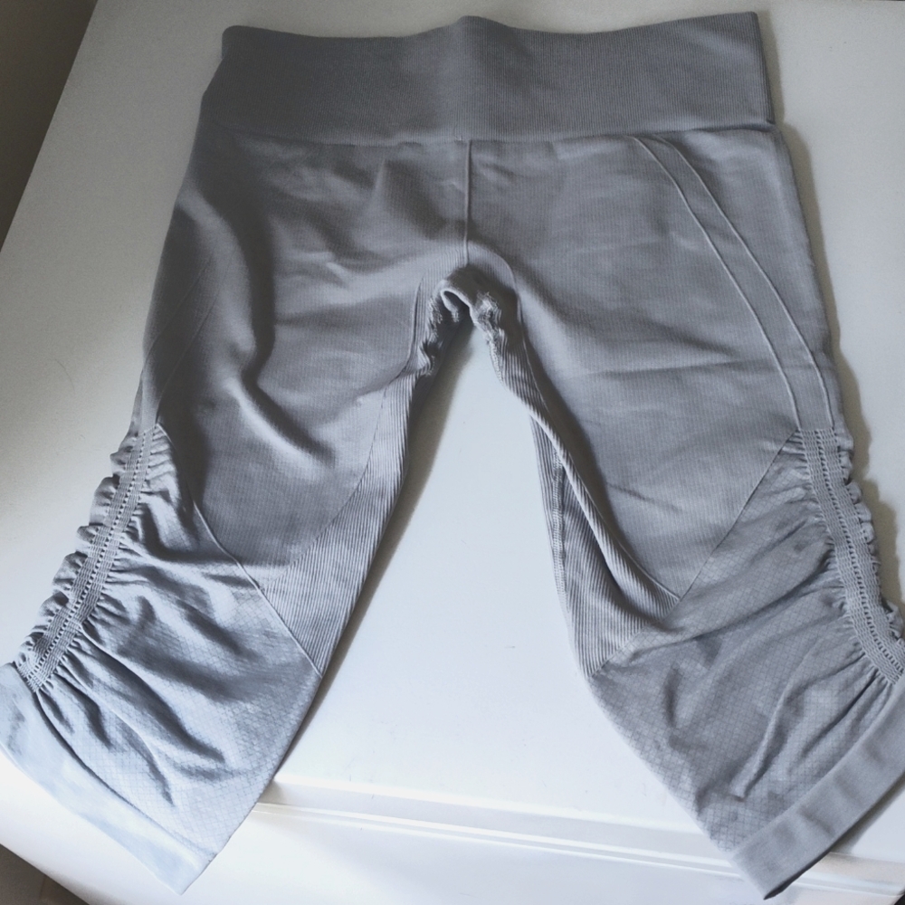Lululemon grey Capris